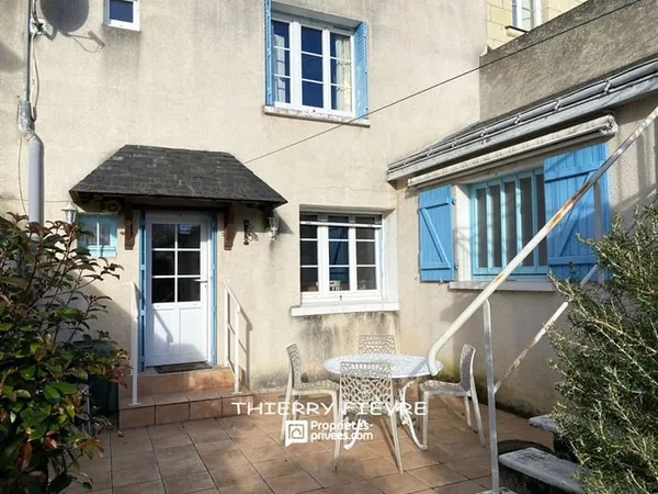 CHOUZÉ SUR LOIRE - 37140 - Maison de 110 m2 ( 2 chambres) sur 1 terrain de 40 m2 sur les quais de Lo