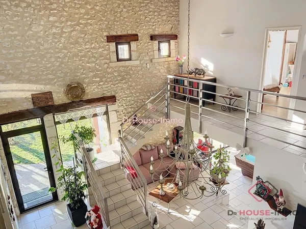 PROPRIÉTÉ DE CARACTÈRE EN PIERRE - +300 m² - VUE DOMINANTE - PARC ARBORÉ