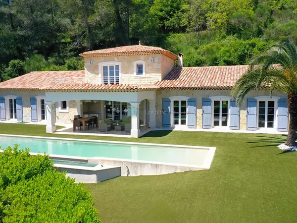 VILLA CONTEMPORAINE LE TIGNET 210 m² AVEC PISCINE ET VUE
