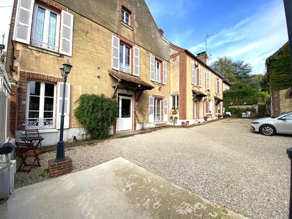 TOUCY Charmante maison ancienne permettant un projet en mais