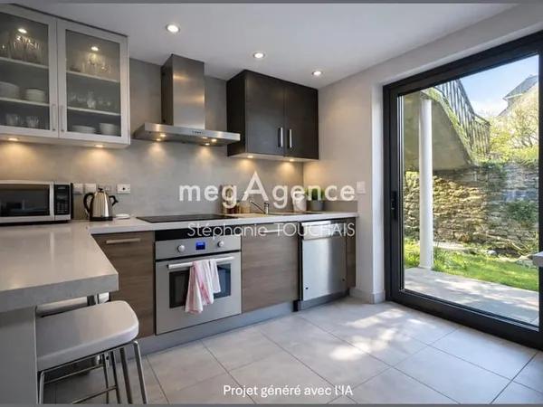 Maison de ville en pierre 90 m² avec dépendance attenante