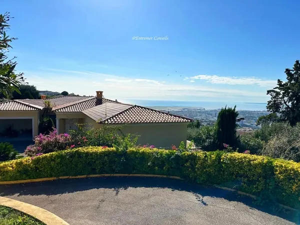 BELLE PROPRIÉTÉ AU CALME AVEC SPLENDIDE VUE MER
