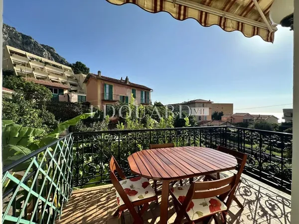 En exclusivité deux pièces avec terrasse et vue panoramique, au coeur du splendide quartier de Garav