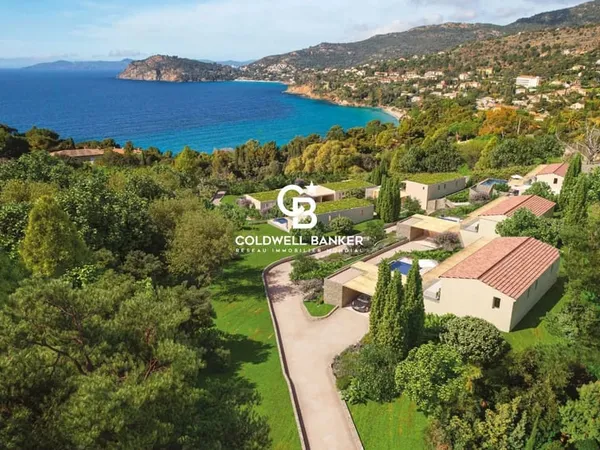 Villa d'Exception de Plain-Pied en Bord de Mer