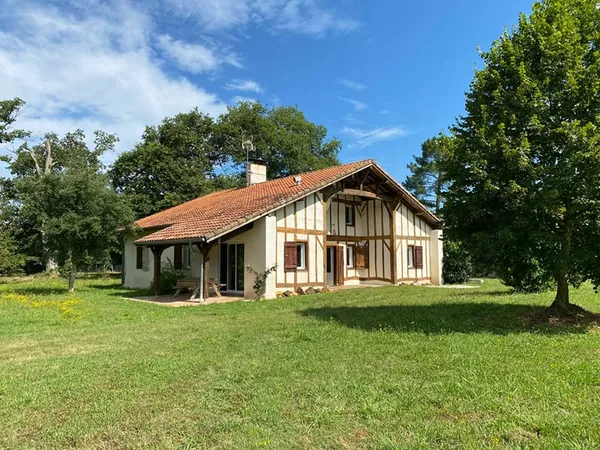 Propriété landaise sur 4 hectares composée de 3 habitations
