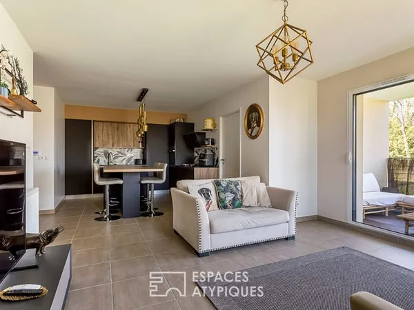 Appartement contemporain dans un parc, aux portes des Monts d'Or