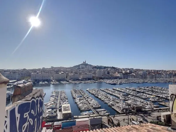 À VENDRE : Splendide Duplex avec Vue sur le Vieux-Port Idé