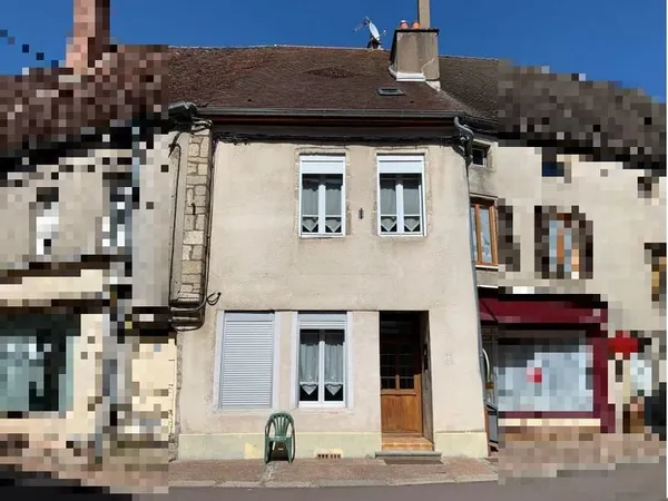 SAULIEU Maison de ville habitable de suite
