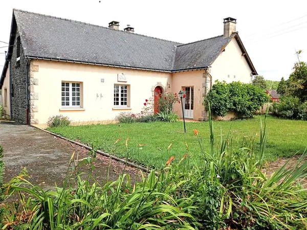 Maison en campagne à Saint-Pierre des Landes avec 15 658 m2