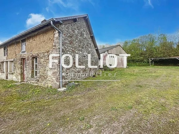 A VENDRE Bâtiment et une maison à rénovée