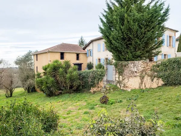 Maison de Caractère au Charme Authentique - Une Opportunité Rare