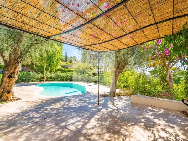 LE CANNET MAIRIE - VILLA 5 CHAMBRES - 165m²- VUE MER - PISCINE