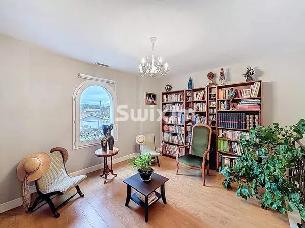 Agréable maison familiale de 4 chambres avec piscine