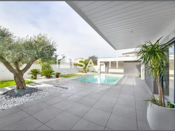 Superbe contenporaine de 220m2 avec piscine
