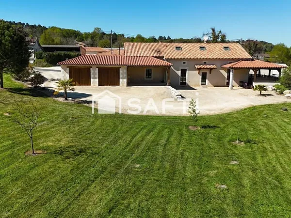 Charmante maison en pierre de 180 m² habitables.