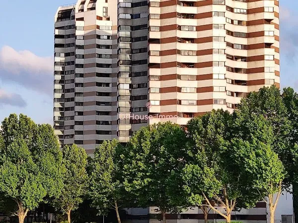 Charmant appartement 2 pièces avec terrasse et garage à Créteil