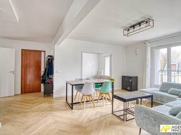 Versailles Avenue de Paris Appartement 6 pièces 138 m² situé au 3ème et dernier étage avec ascenseur
