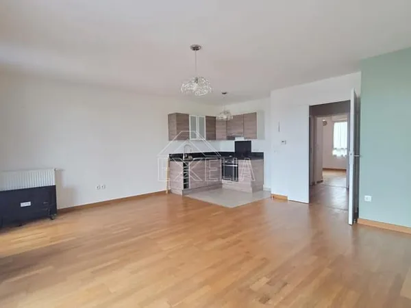 Appartement type F4 de 75m² en centre ville, Terrasse de 14m², Deux places de parking