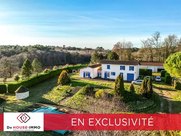 Maison de maître avec parc arboré, grand garage, un T2 et piscine, à 15 minutes de Brantôme