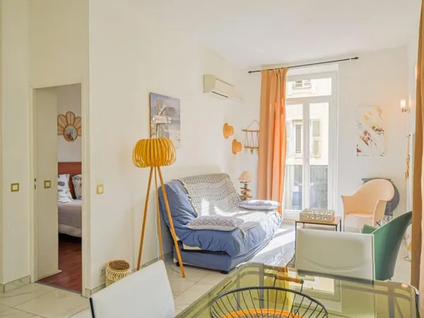 2 pièces d'angle - Balcon - rue piétonne