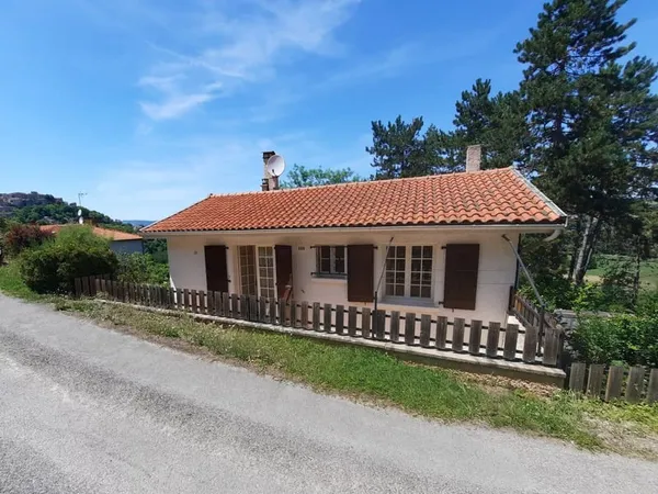 Charmante maison rénovée, avec un grand jardin - à pied des commerces