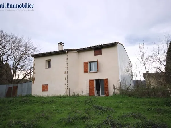 Dans un hameau tranquille . Maison indépendante en pierre.