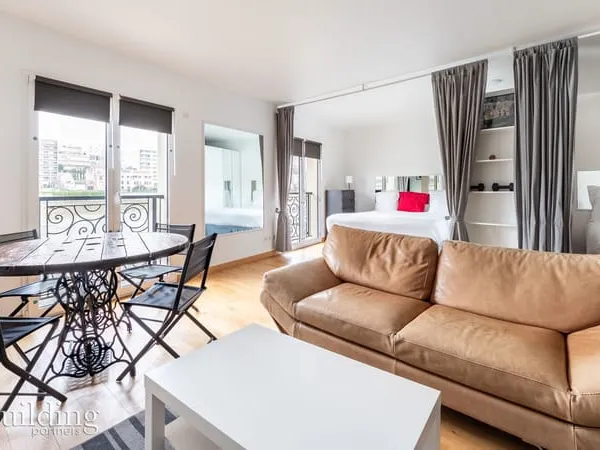 À vendre - Neuilly-sur-Seine Île de la Jatte - Ensemble immobilier de 346 m² avec balcons, idéal pro