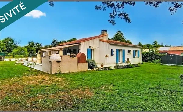 Villa de 98m² sur 2331m² de terrain arboré et clos