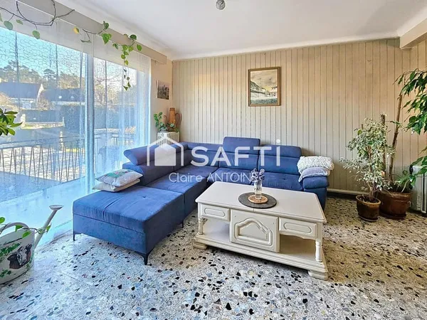 Idéal premier achat : maison à personnaliser avec un sous-sol total.