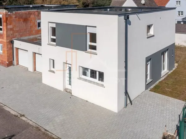 * LOCATION - Maison neuve avec 4 chambres + jardin + garage ... disponible au 1er Avril à la locatio