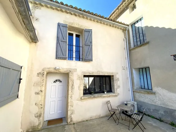 MALAUCÈNE - MAISON 53M2 AVEC COUR DE 77M2