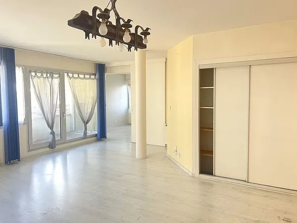 T5 de 98m², balcon terrasse, cave et parking