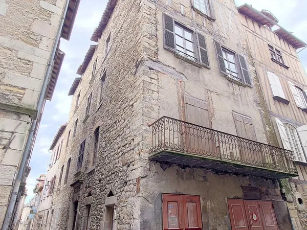 Maison Bourgeoise du 15 ème et 16 ème Siècle 420 M2