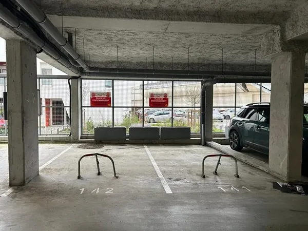 2 PLACES DE PARKING - Bas Cenon - Près de ligne A et à 50 mètres de l'arrêt SNCF de Cenon
