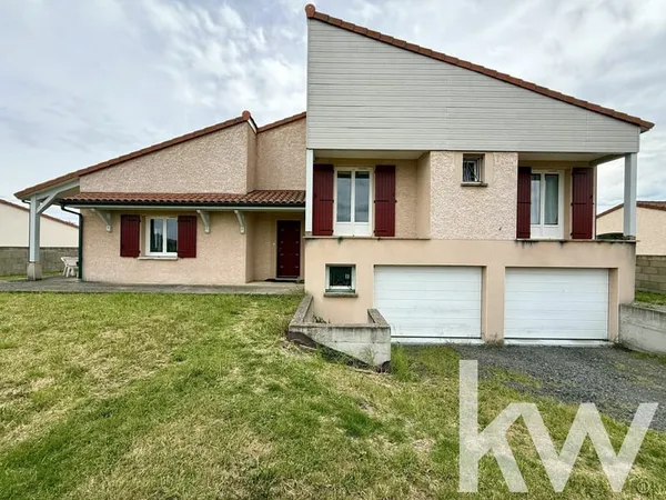 SAINT- BONNET -PRES -RIOM: Maison de 6 pièces (187m²) en vente