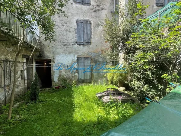 Lasalle, maison de village en pierres avec jardin et terrass