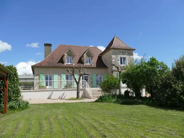 Maison quercynoise de 1980 type 6 avec 2500m² de jardin, secteur GRAMAT