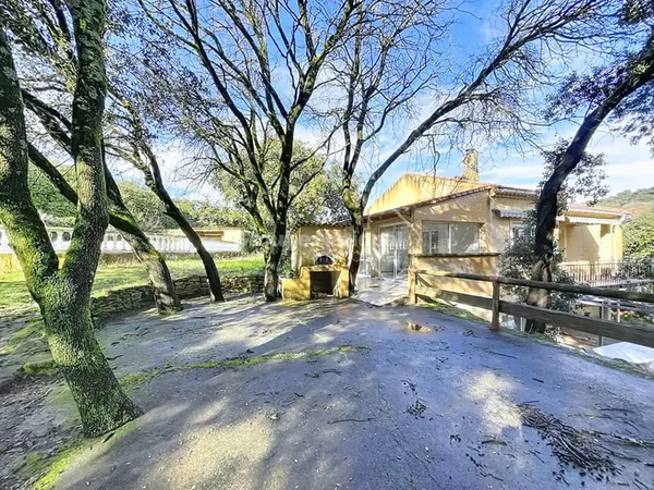PIOLENC -MAISON 200 m² LUMINEUSE AVEC PISCINE SUR 4 301 m² terrain