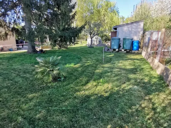 Terrain 697 m²