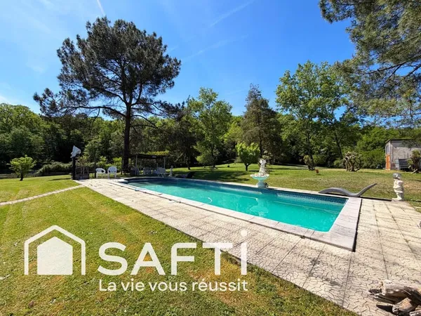 Maison de 235m² avec parc de 11880m² et piscine