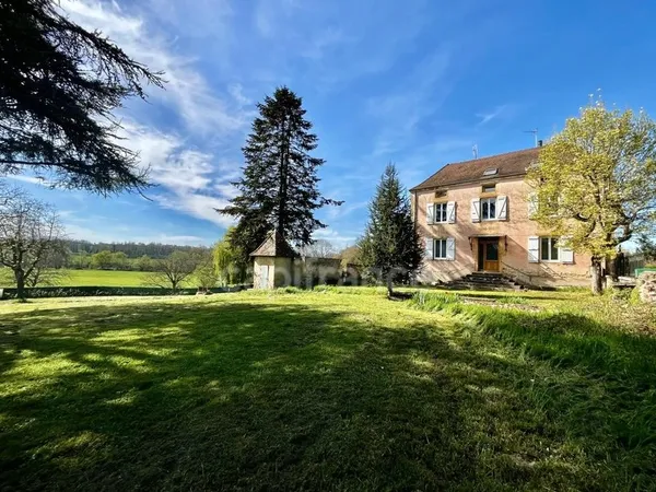 Saint-Pierre-la-Noaille (42)Grande maison avec jardin de 3 610 m² et accès privé à la Véloire - Idéa