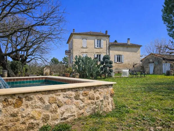 Maison de maître de caractère au coeur de la Provence - La Motte