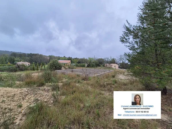 À vendre Terrain constructible de 1200 m2 à Baudinard-sur-