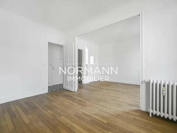 MAIRIE DE PUTEAUX - DERNIER ETAGE - 2 PIECES - BALCON /TERRASSE
