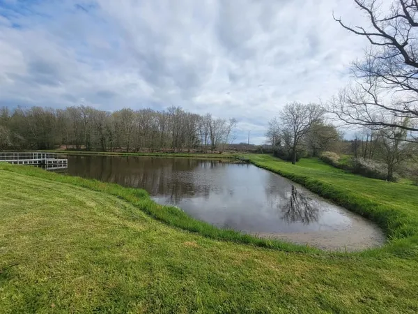 2 Etangs de 5000 et 1000 m² dans 9 h de Foret à 25 min de Nevers