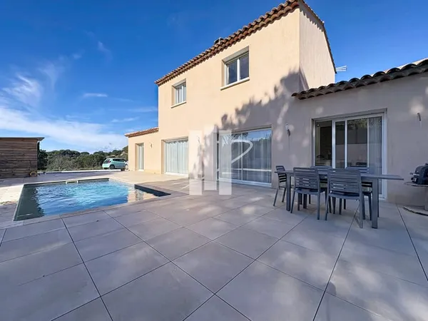 Maison 4 Pièces - Piscine - Proche accès autoroute - Constru