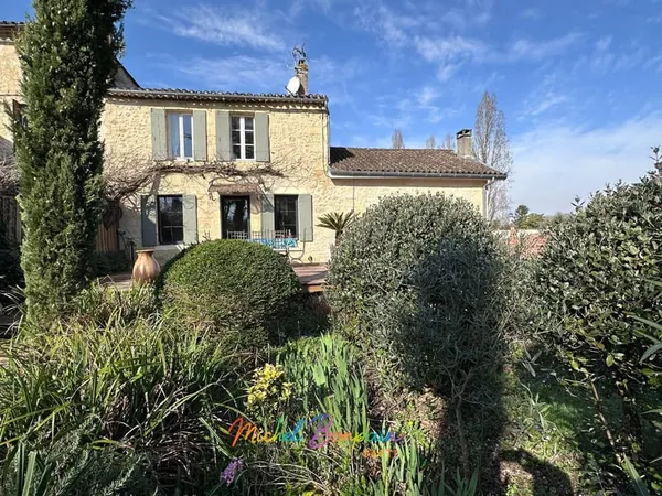 Maison de charme dans un village proche de Bordeaux
