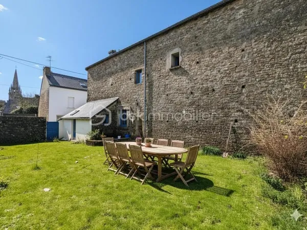 Maison centre-ville - Jardin - 140m² + 80m² au sol de combles à aménager