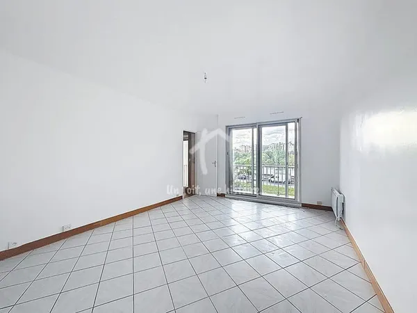 Appartement avec bail en cours - 3 pièces de 65m² avec balcons, parking et cave