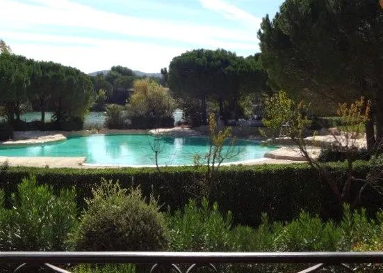 MALLEMORT, appartement 3 pièces 43 m2, terrasse, parking pri